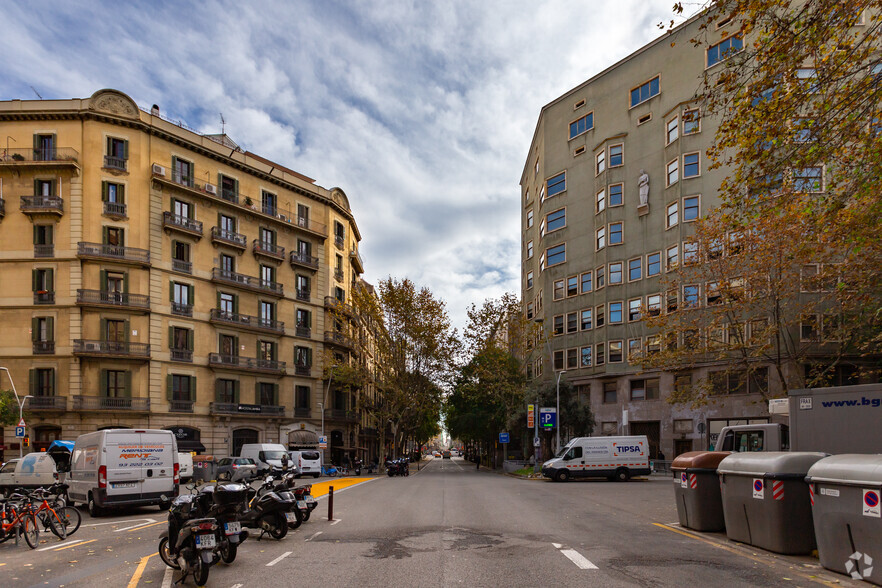 Carrer De Pau Claris, 81, Barcelona, Barcelona en alquiler - Foto del edificio - Imagen 3 de 4