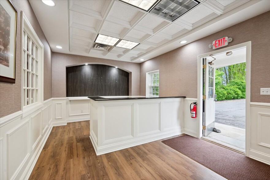 55 Stirling Rd, Watchung, NJ en alquiler - Foto del interior - Imagen 2 de 17