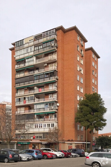 Calle de Humanes, 5, Madrid, Madrid en venta - Foto del edificio - Imagen 2 de 2