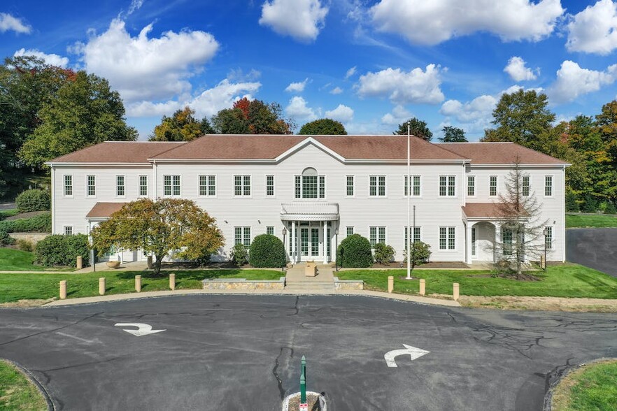 11 Mile Hill Rd, Newtown, CT en alquiler - Foto principal - Imagen 1 de 12