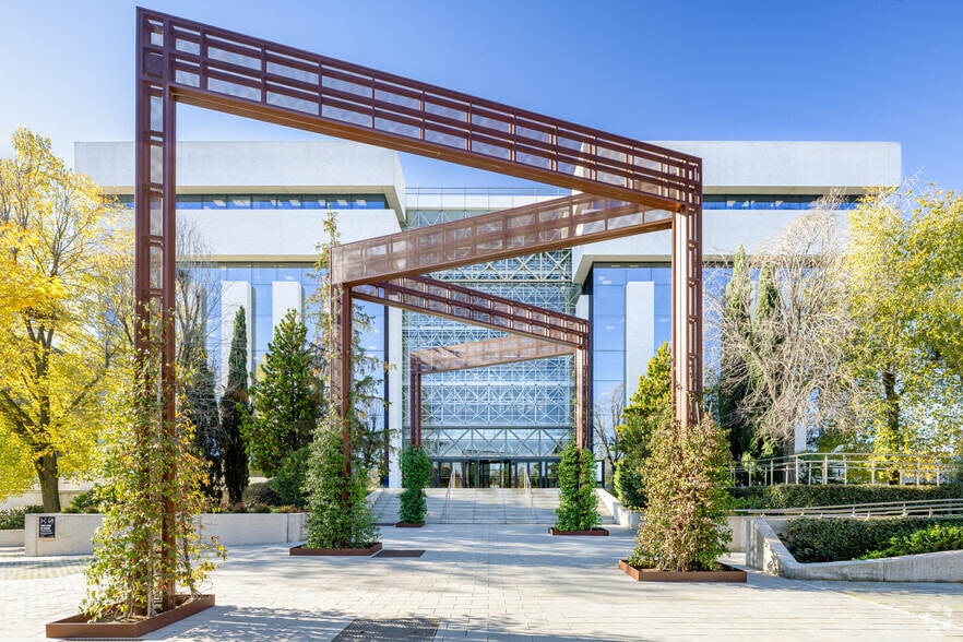 Calle Ribera del Loira, 16 - 18, Madrid, Madrid en alquiler - Foto del edificio - Imagen 1 de 34