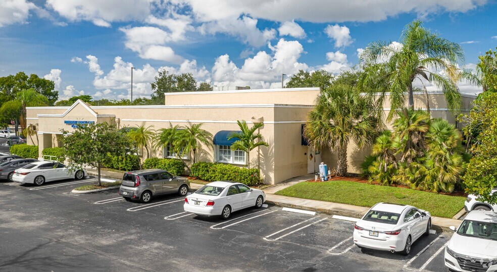 500-598 Riverside Dr, Coral Springs, FL en alquiler - Foto del edificio - Imagen 3 de 3