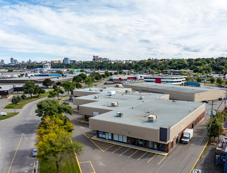 2025 Rue Lavoisier, Québec, QC en alquiler - Foto del edificio - Imagen 3 de 6