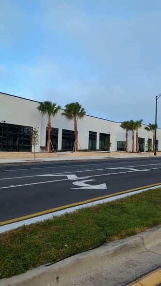 500-600 Kathleen Rd, Lakeland, FL en alquiler - Vídeo de anuncio comercial - Imagen 2 de 6