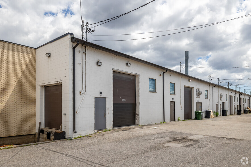 2970-3090 Rue Brabant-Marineau, Montréal, QC en alquiler - Foto del edificio - Imagen 3 de 3