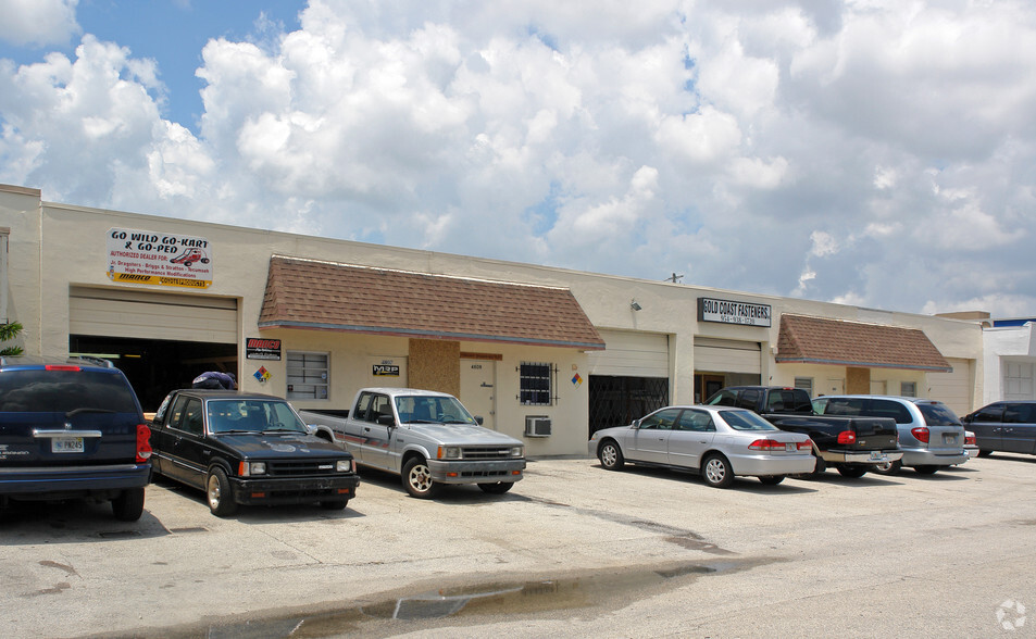 4807-4813 NE 11th Ave, Oakland Park, FL en alquiler - Foto del edificio - Imagen 2 de 3