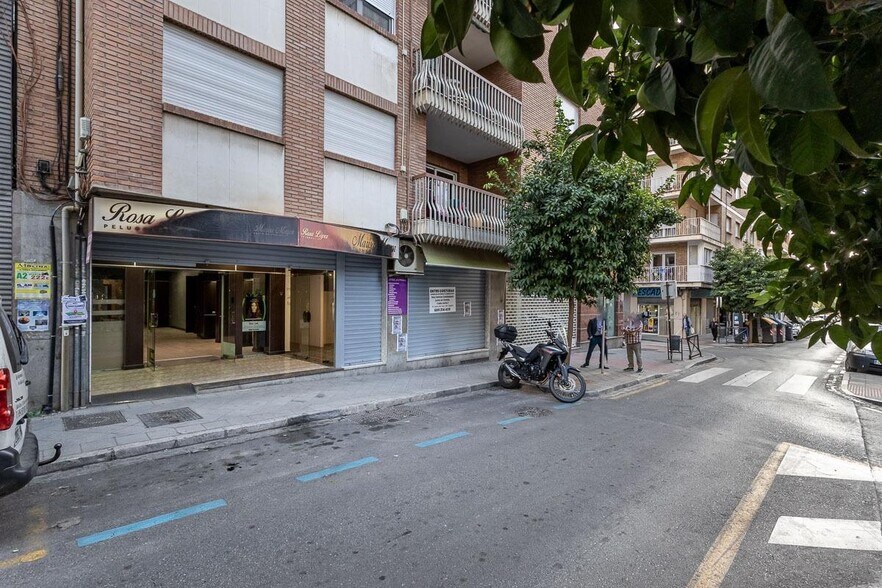 Local en Granada, Granada en venta - Foto del edificio - Imagen 2 de 28