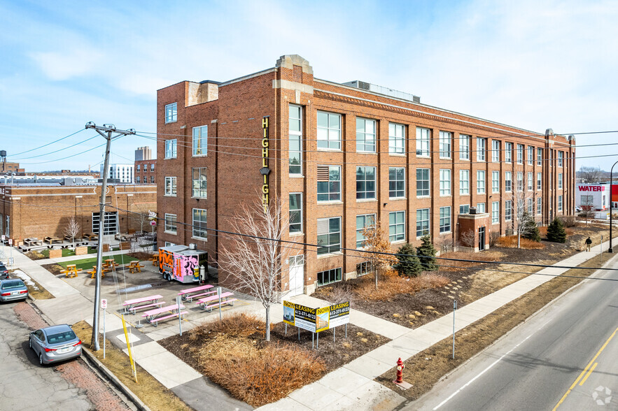 807 Broadway St NE, Minneapolis, MN en alquiler - Foto del edificio - Imagen 2 de 24