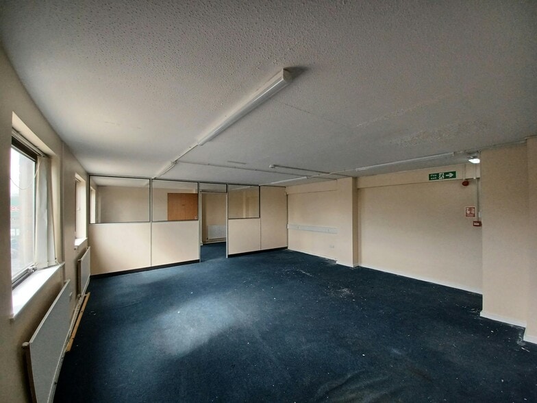 144-146 Beddington Ln, Croydon en venta - Foto del edificio - Imagen 3 de 13