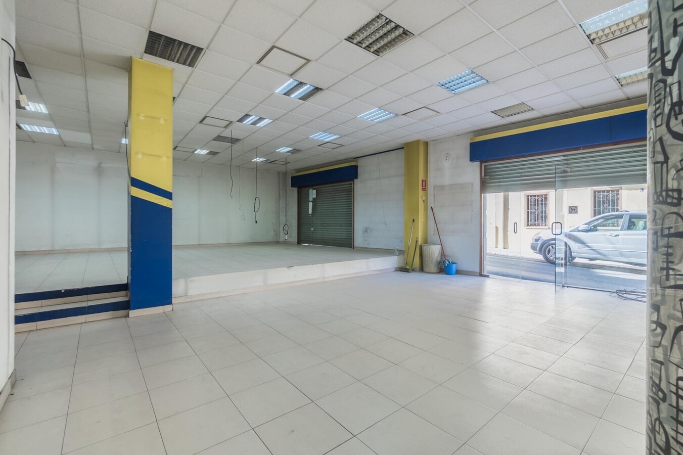 Figueres, GER 17600 - Unidad * -  - Foto del interior - Image 1 of 8