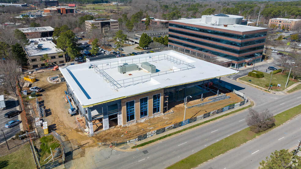 2413 Blue Ridge Rd, Raleigh, NC en alquiler - Foto del edificio - Imagen 3 de 4