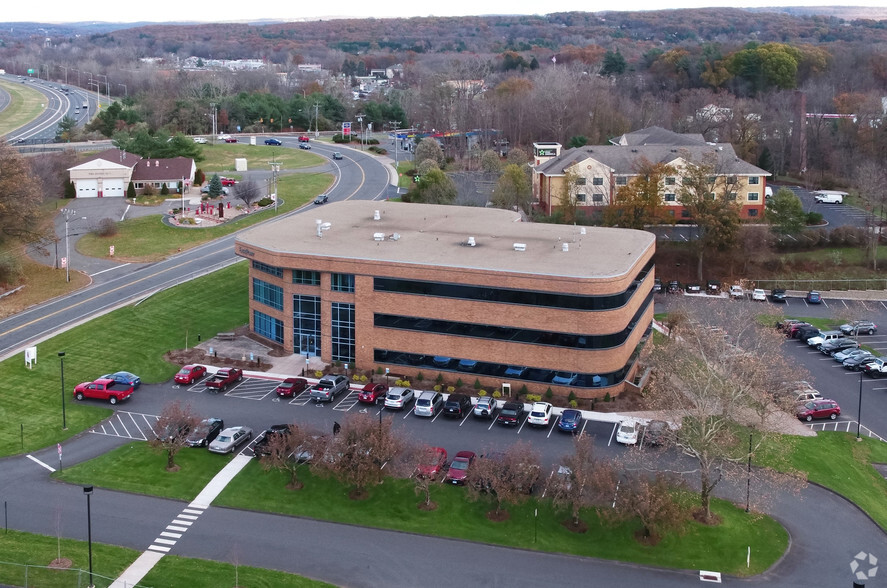 360 Tolland Tpke, Manchester, CT en alquiler - Foto del edificio - Imagen 2 de 3