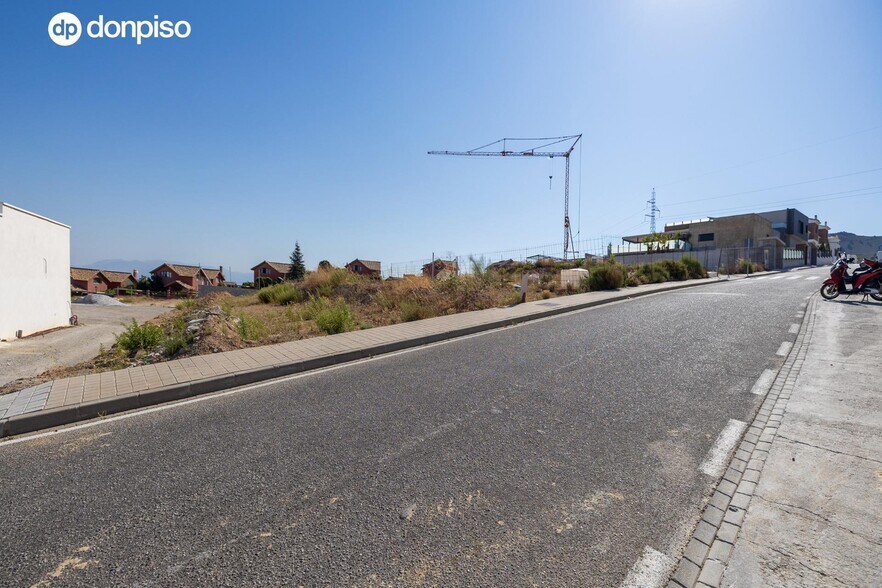 Calle Veleta, Dílar, Granada en venta - Foto del edificio - Imagen 2 de 21