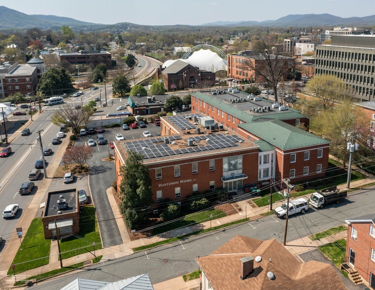 818 E Jefferson St, Charlottesville, VA en alquiler - Foto del edificio - Imagen 1 de 10