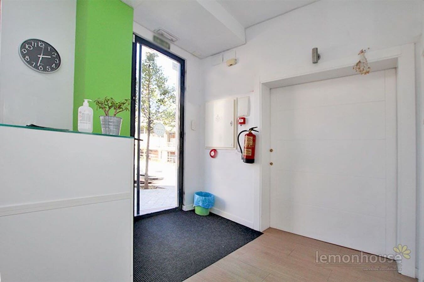 Madrid, MAD 28049 - Unidad 01 - - Foto del interior - Image 2 of 17