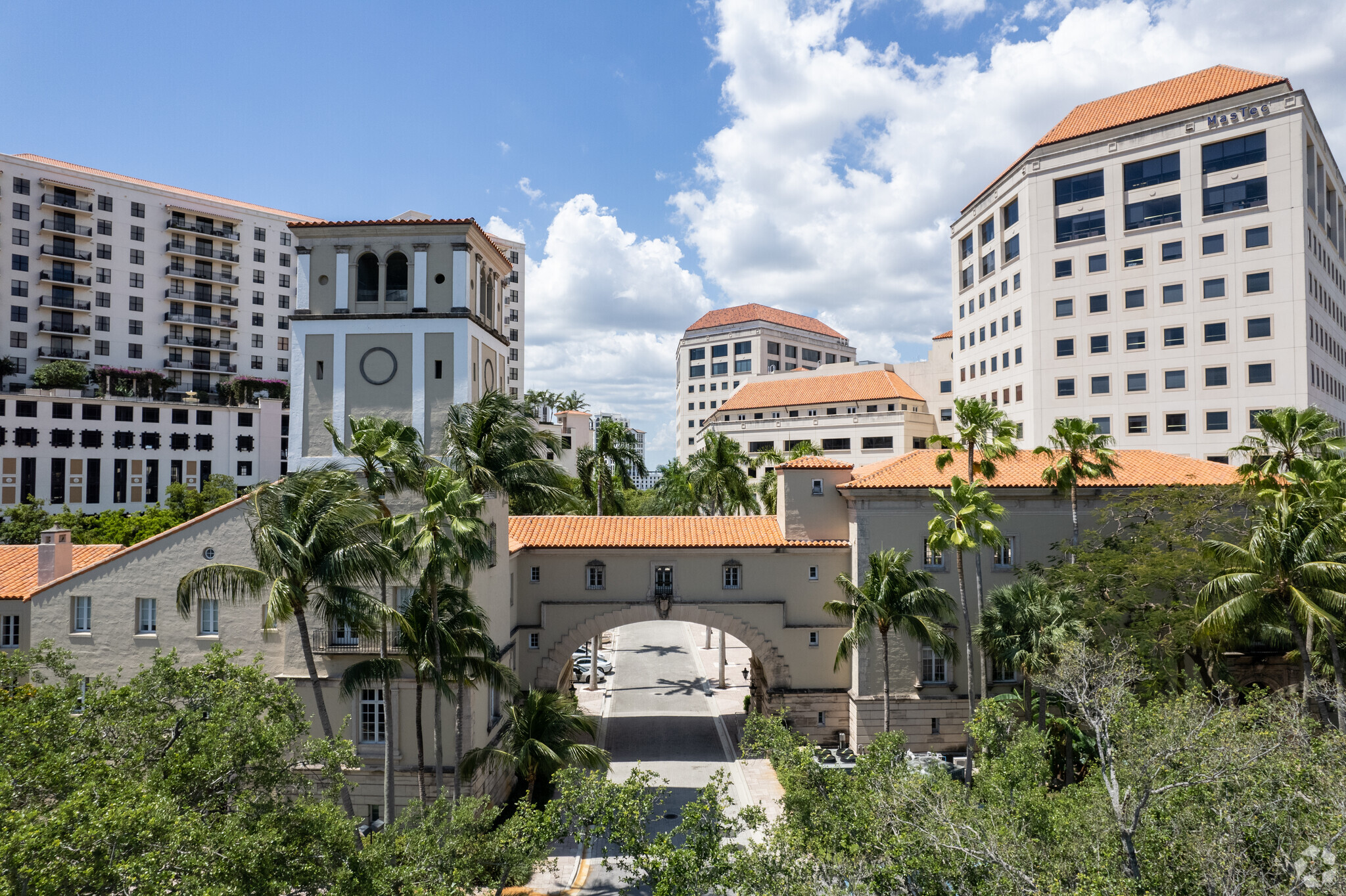 800 S Douglas Rd, Coral Gables, FL en alquiler Foto del edificio- Imagen 1 de 41