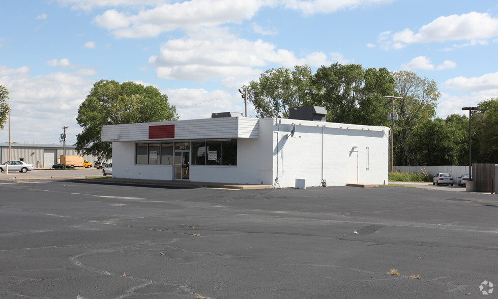 3919 W Pawnee St, Wichita, KS en alquiler - Foto del edificio - Imagen 2 de 2