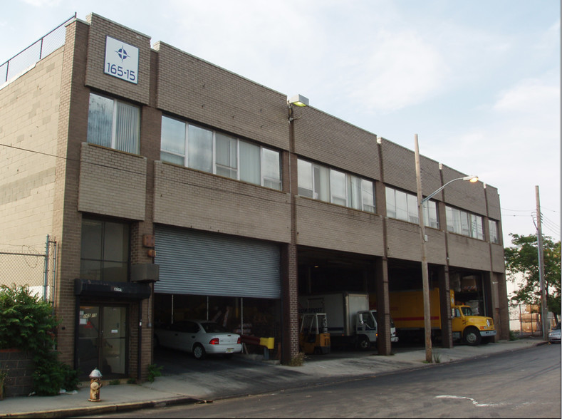 165-15 145th Dr, Jamaica, NY en alquiler - Foto del edificio - Imagen 1 de 2