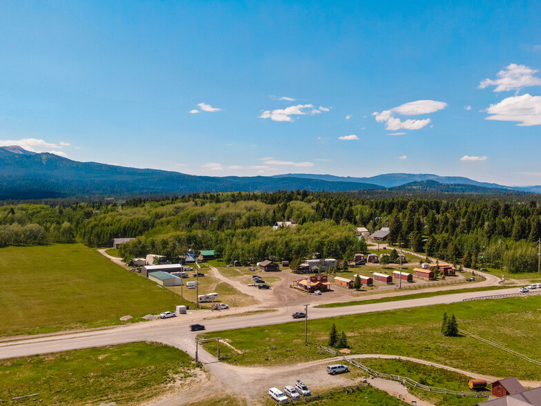 4771 N Highway 20, Island Park, ID en venta - Foto del edificio - Imagen 2 de 33