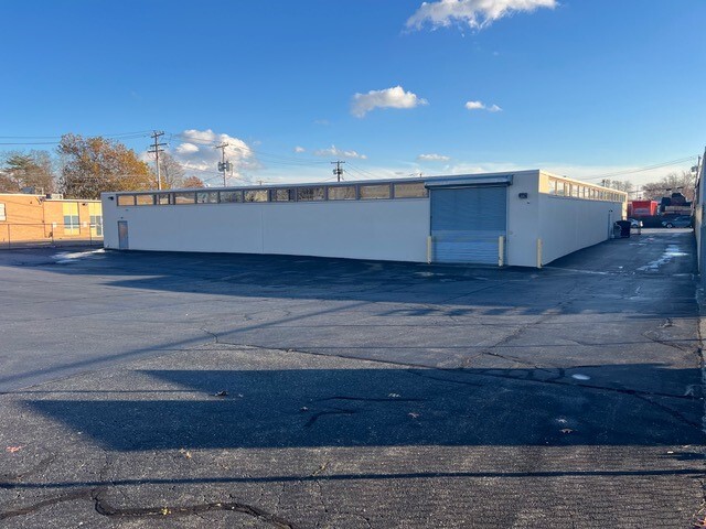 6 Ditomas Ct, Copiague, NY en venta - Foto del edificio - Imagen 3 de 11