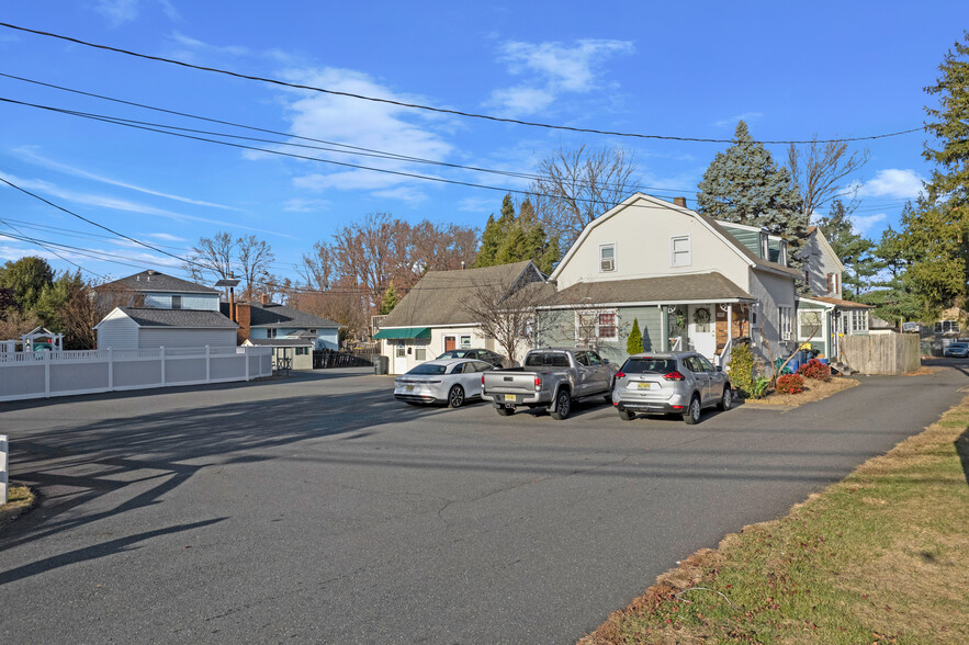 307 Oak Tree Ave, South Plainfield, NJ en venta - Foto del edificio - Imagen 1 de 34