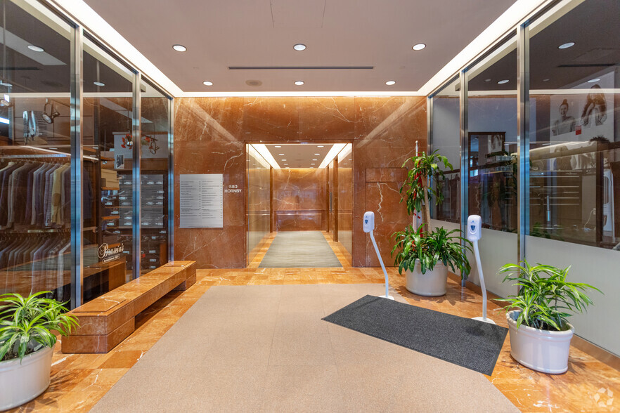 580 Hornby St, Vancouver, BC en alquiler - Lobby - Imagen 3 de 9