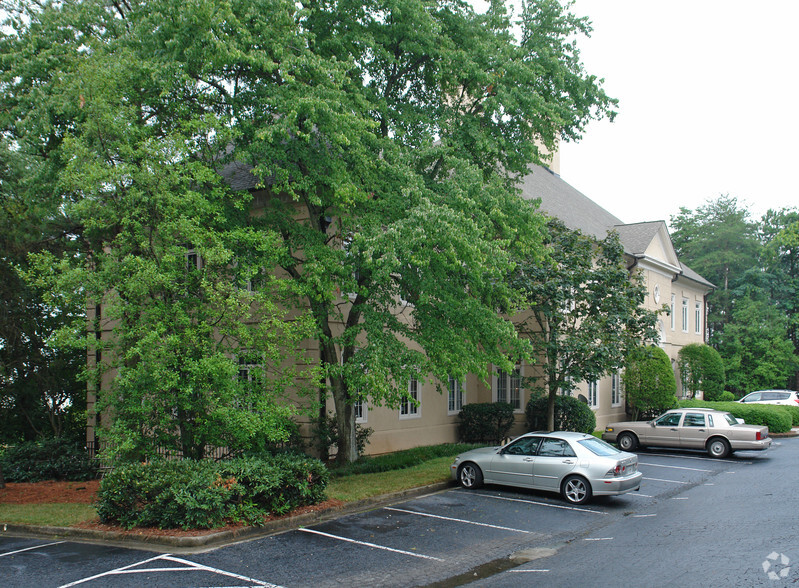 6085 Lake Forrest Dr NW, Atlanta, GA en venta - Foto del edificio - Imagen 3 de 13