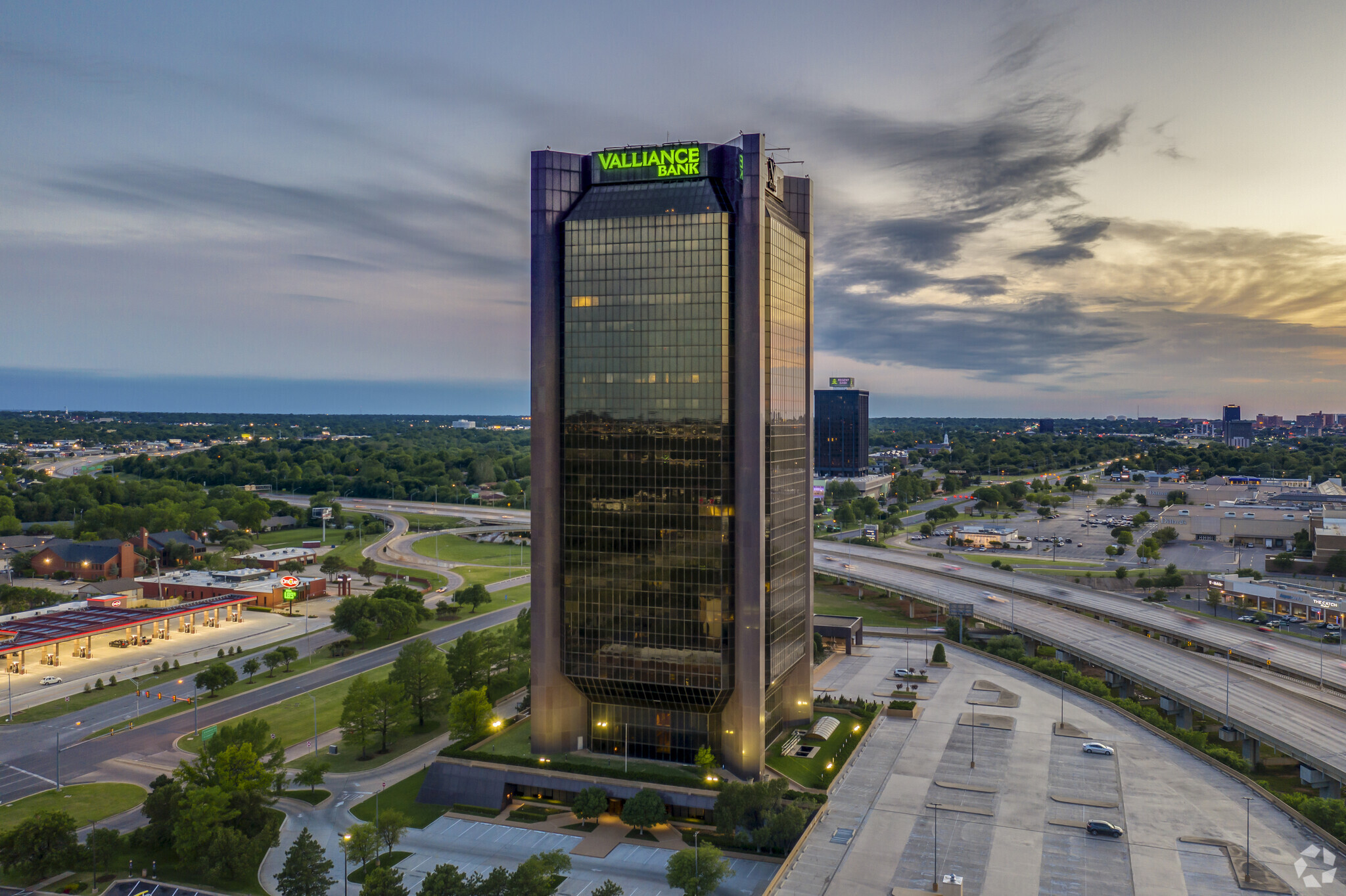 1601 Nw Expressway, Oklahoma City, OK en alquiler Foto del edificio- Imagen 1 de 16