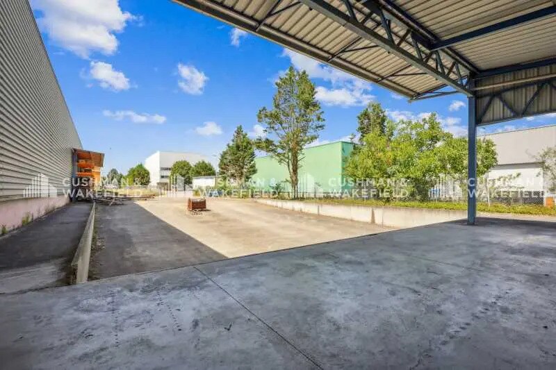 15 Rue D'Anjou, Saint-Quentin-Fallavier en venta - Foto del edificio - Imagen 2 de 12