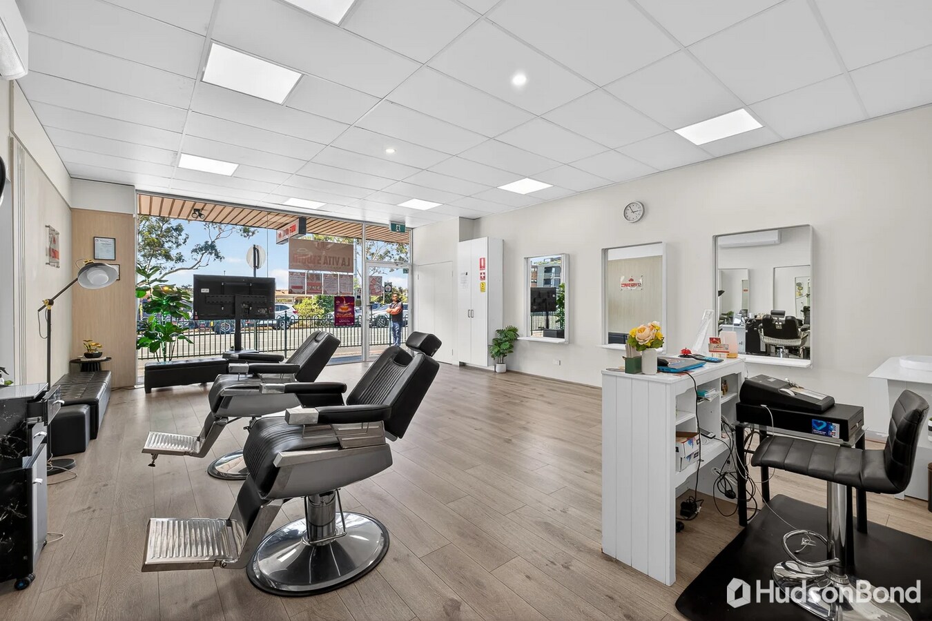 8 Burwood Hwy, Burwood East, VIC 3151 - Unidad 2 -  - Foto del interior - Image 2 of 6