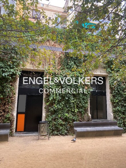 Local en Barcelona, Barcelona en alquiler - Foto del edificio - Imagen 2 de 3