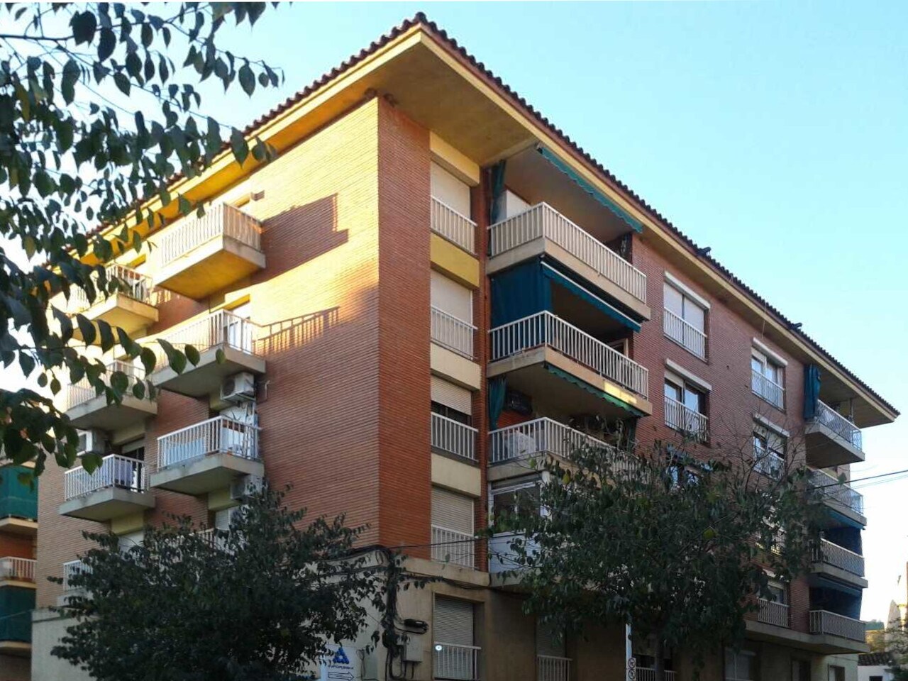 Edificio residencial en Sant Andreu de la Barca, Barcelona en venta Foto del edificio- Imagen 1 de 2