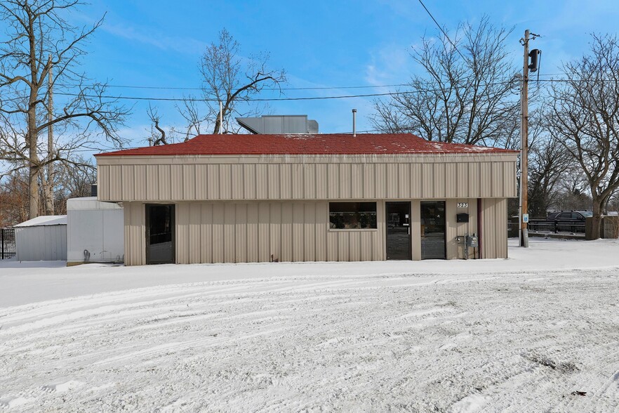 323 S Main St, Eaton Rapids, MI en venta - Foto del edificio - Imagen 1 de 27