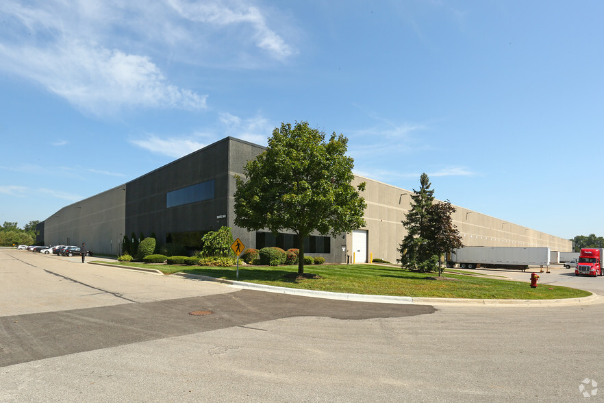 36663 Van Born Rd, Romulus, MI en alquiler - Foto del edificio - Imagen 3 de 8