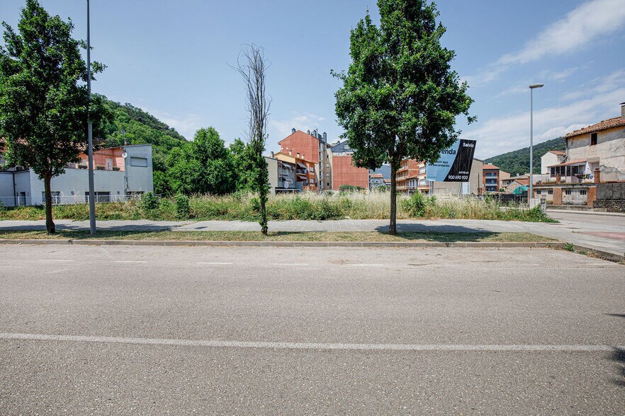 Terreno en Olot, Gerona en venta - Foto del edificio - Imagen 3 de 10