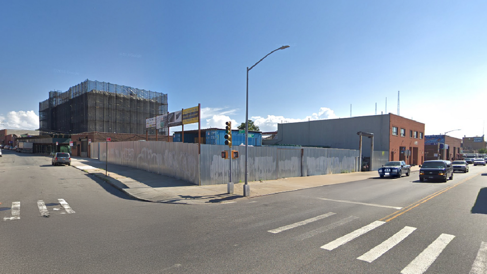 5620 Grand Ave, Maspeth, NY en alquiler - Foto del edificio - Imagen 2 de 2