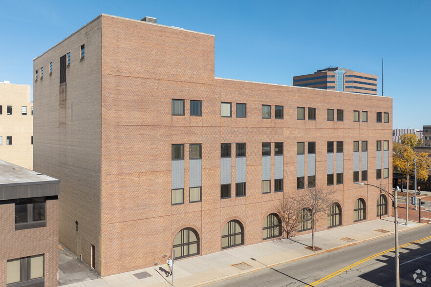 330 S Washington Sq, Lansing, MI en venta - Foto del edificio - Imagen 2 de 8