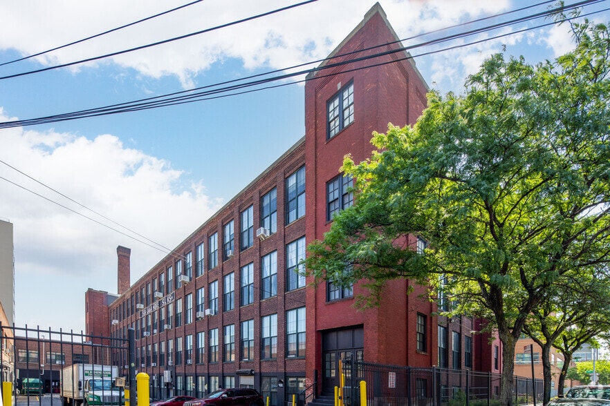 37-24 24th St, Long Island City, NY en alquiler - Foto del edificio - Imagen 3 de 5