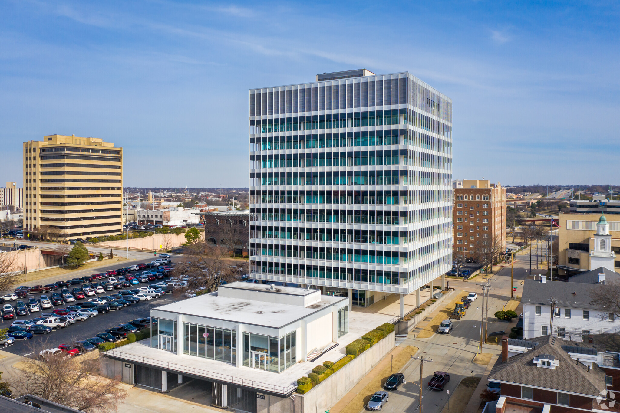 1350 S Boulder Ave, Tulsa, OK en alquiler Foto del edificio- Imagen 1 de 18