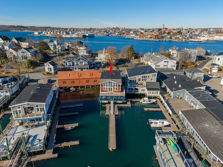 73 Rocky Neck Ave, Gloucester, MA en venta - Foto del edificio - Imagen 1 de 32