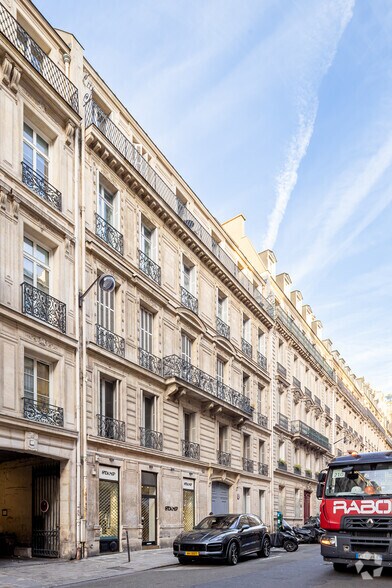 19 Rue De Marignan, Paris en alquiler - Foto del edificio - Imagen 3 de 4