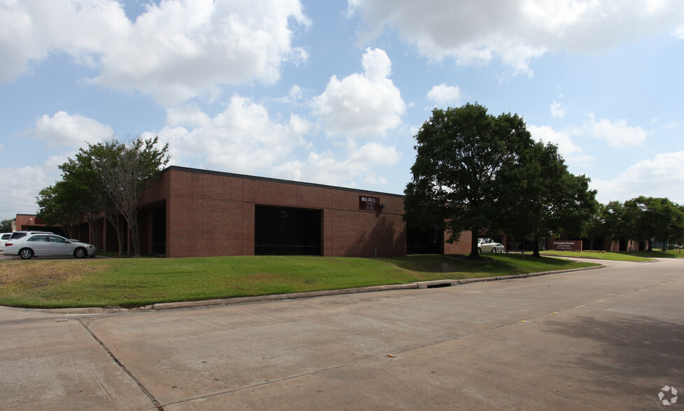 11210 Steeplecrest, Houston, TX en alquiler - Foto del edificio - Imagen 3 de 11