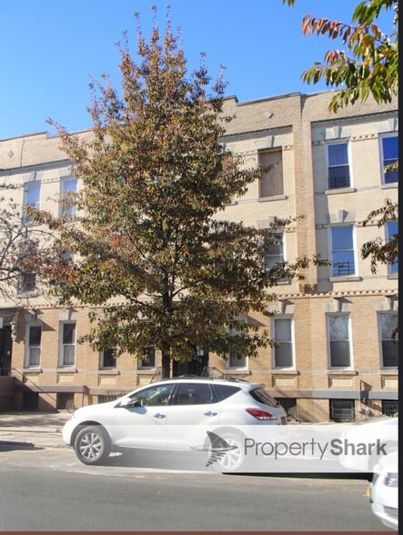 3060 44th St, Astoria, NY en venta - Foto principal - Imagen 1 de 2