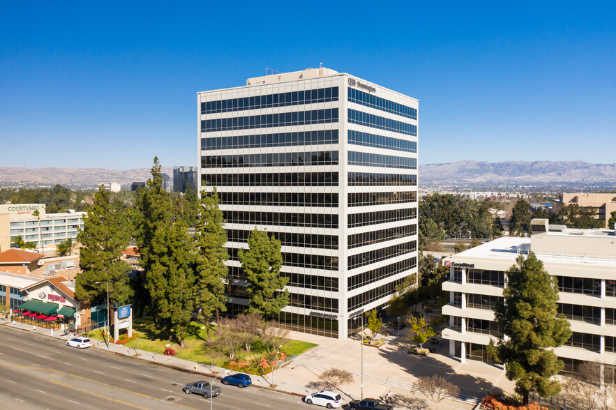 21021 Ventura Blvd, Woodland Hills, CA en alquiler - Foto del edificio - Imagen 2 de 11