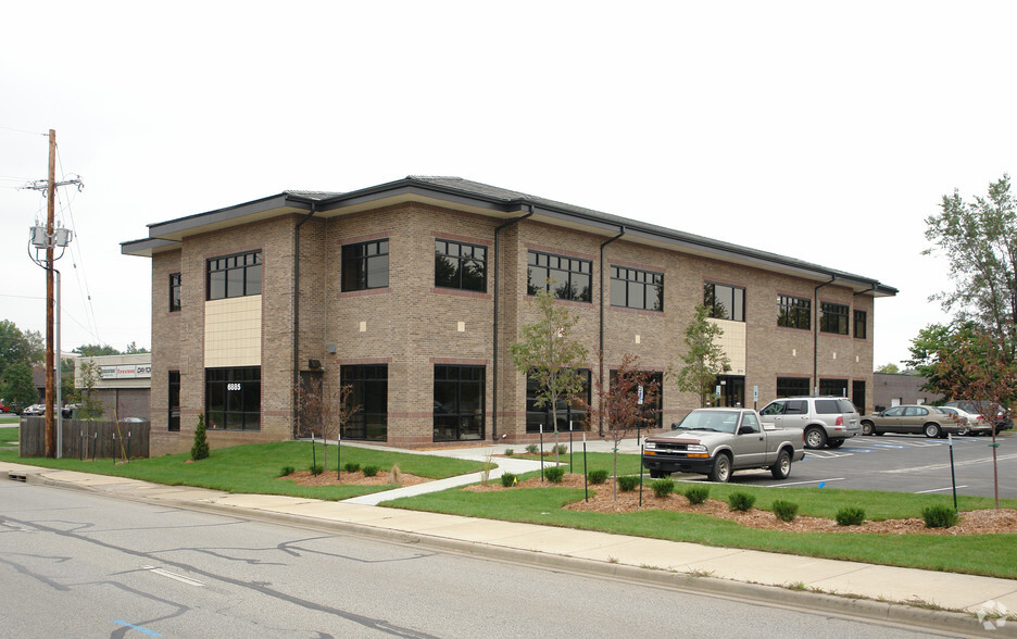 6885 W 151st St, Overland Park, KS en alquiler - Foto del edificio - Imagen 1 de 16