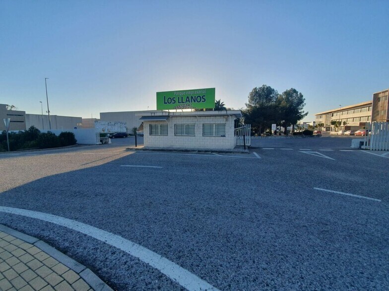 Nave en Salteras en venta - Foto del edificio - Imagen 3 de 15