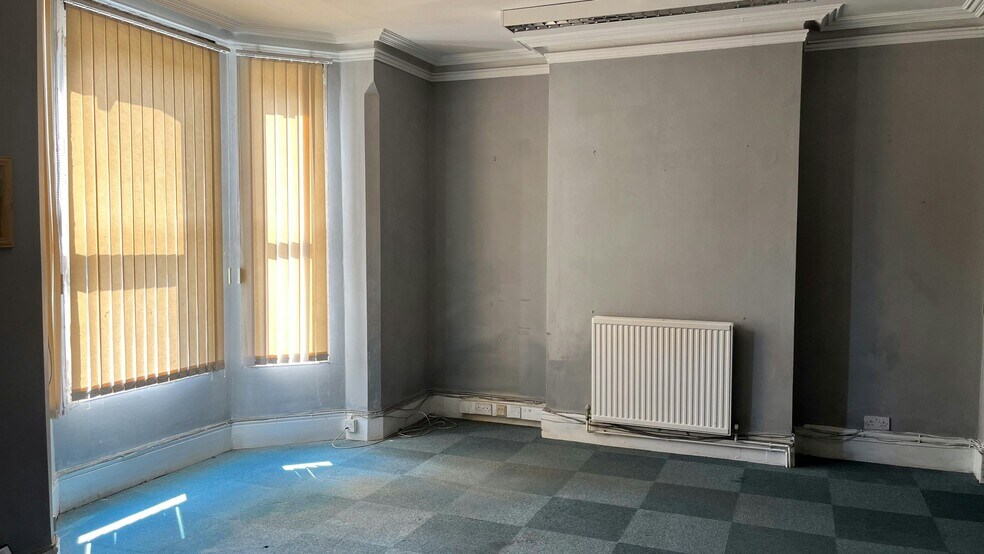 11-13 Queen Victoria Rd, Coventry en venta - Foto del edificio - Imagen 3 de 17