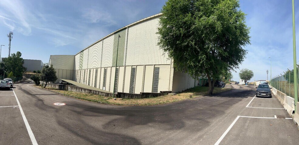 Nave en San Agustín del Guadalix, Madrid en alquiler - Foto del edificio - Imagen 3 de 11