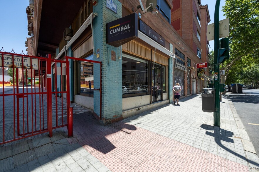 Local en Granada en venta - Foto del edificio - Imagen 2 de 36