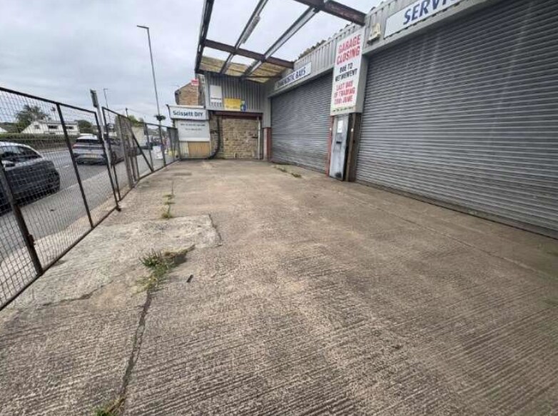 143 Wakefield Rd, Scissett en venta - Foto del edificio - Imagen 2 de 2